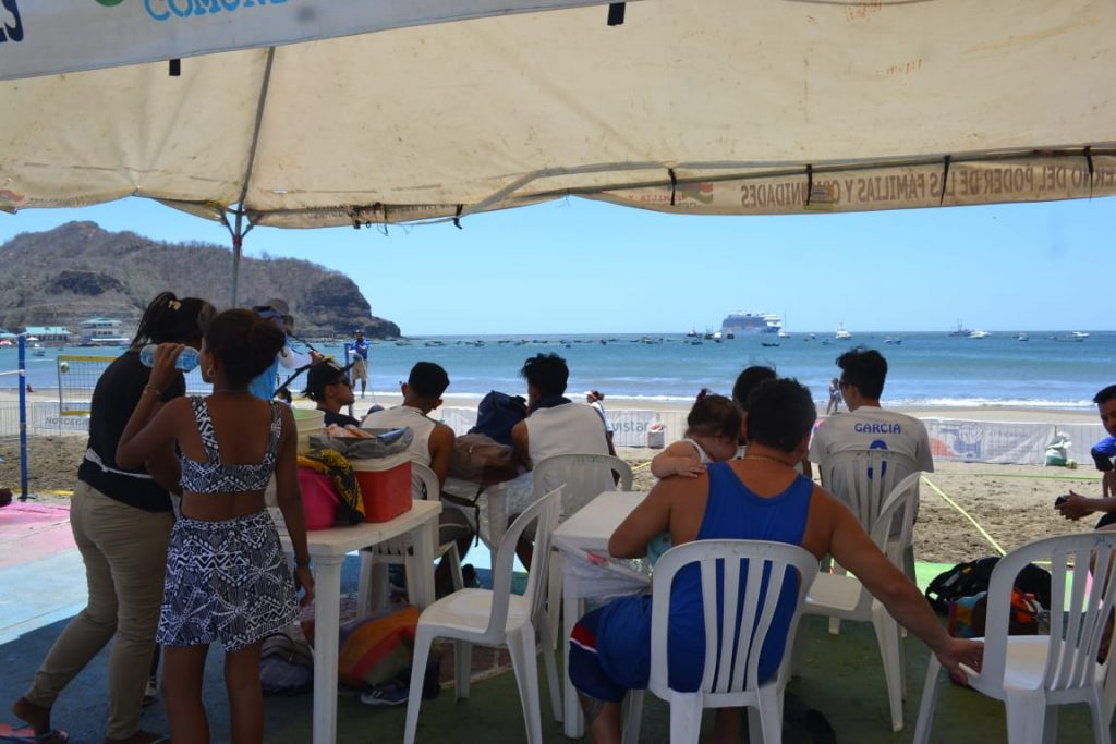 Familias Nicarag Enses Disfrutan De Aguas Frescas De Balnearios Canal