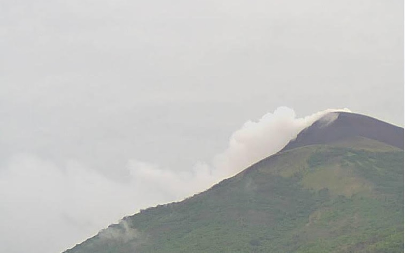 En la tarde de hoy hubo el rumor de que el volcán Momotombo estaba emitiendo ceniza.