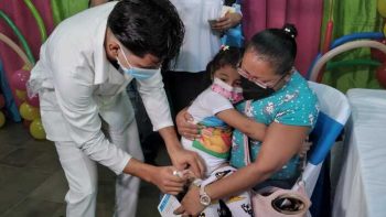 Continua proceso de vacunación contra la COVID-19 en 149 puestos del país