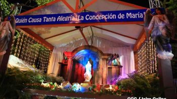 Inauguran altares en la Avenida de Bolívar a Chávez