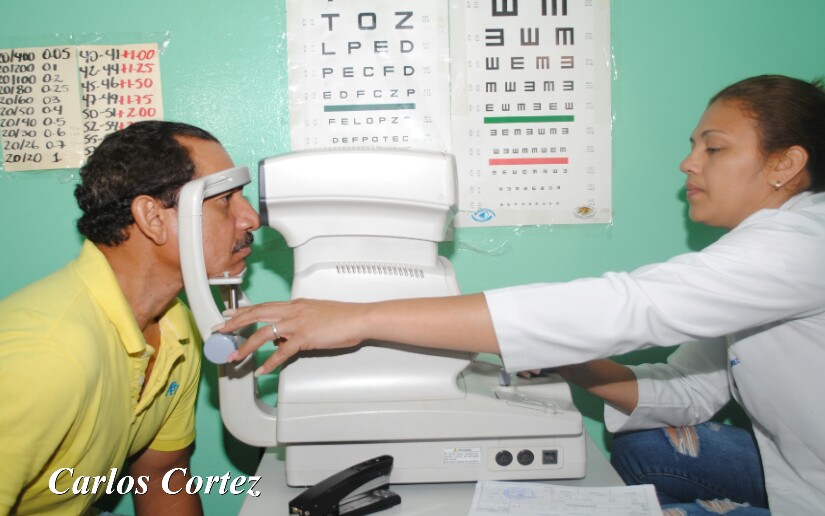 Nicaragüenses reciben atención a la salud visual de manera gratuita