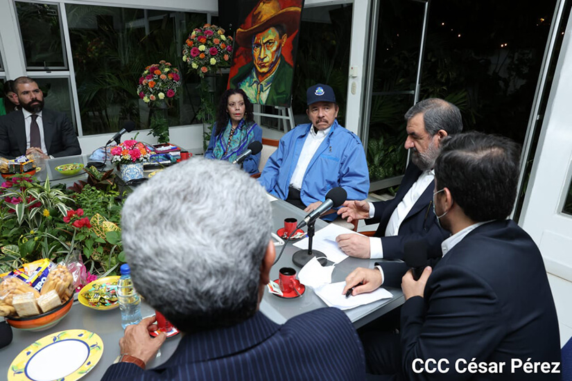 Presidente Daniel Ortega y Compañera Rosario en encuentro con delegación de Irán