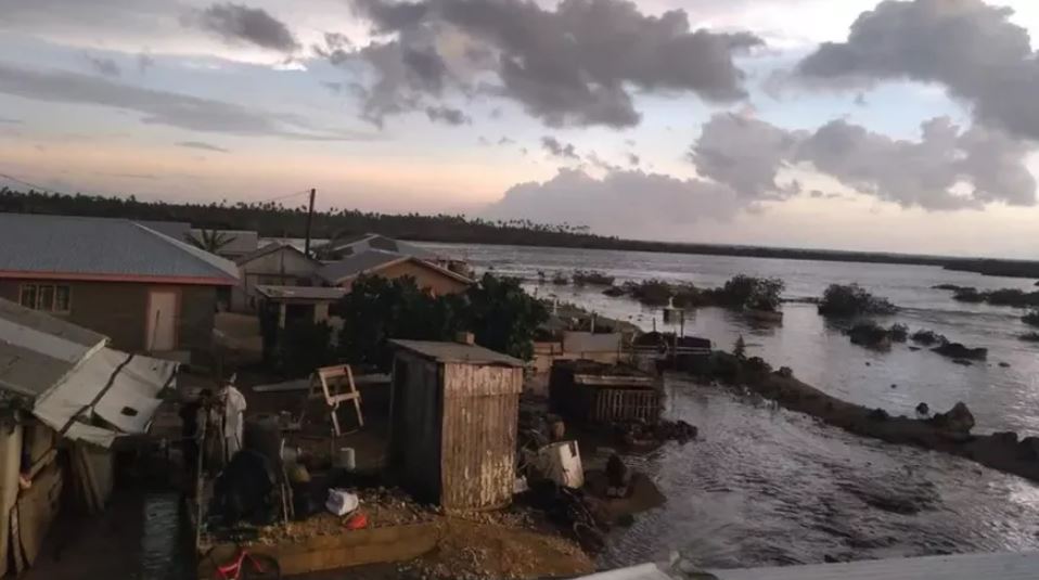 Tonga confirma un primer fallecido tras la erupción del volcán y el tsunami