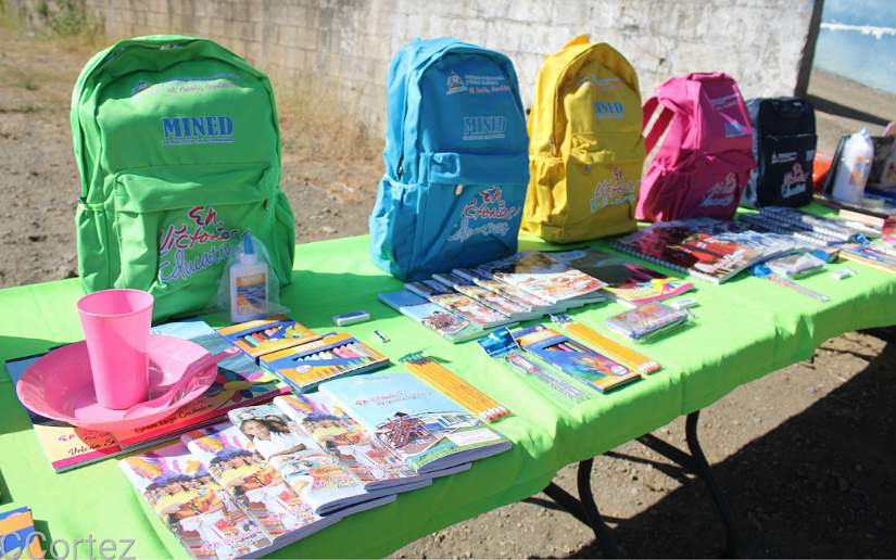 inicia traslado de paquetes escolares a distritos de Managua