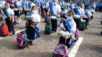 15 mil mochilas con útiles escolares fueron entregados a hijos e hijas de la Policía Nacional