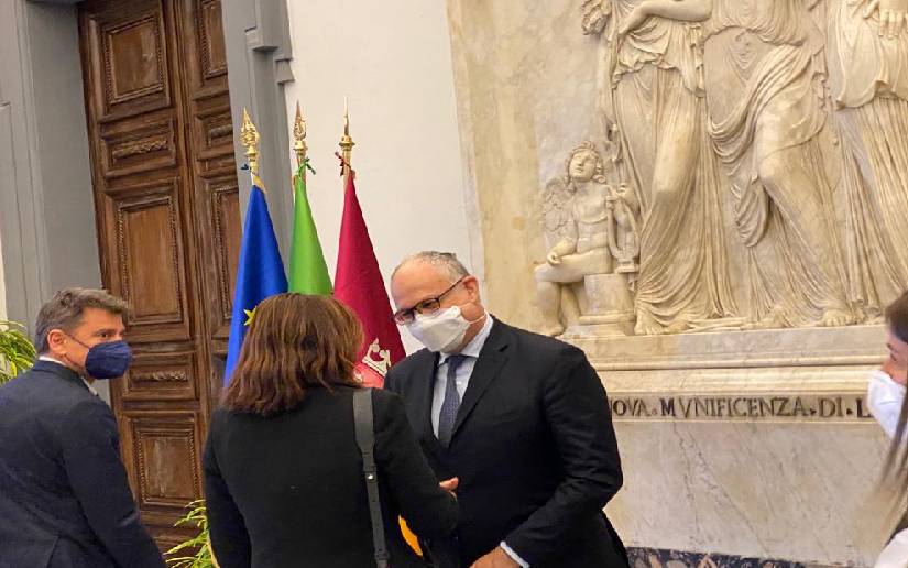 Embajada de Nicaragua en Italia sostiene encuentro con alcalde de Roma