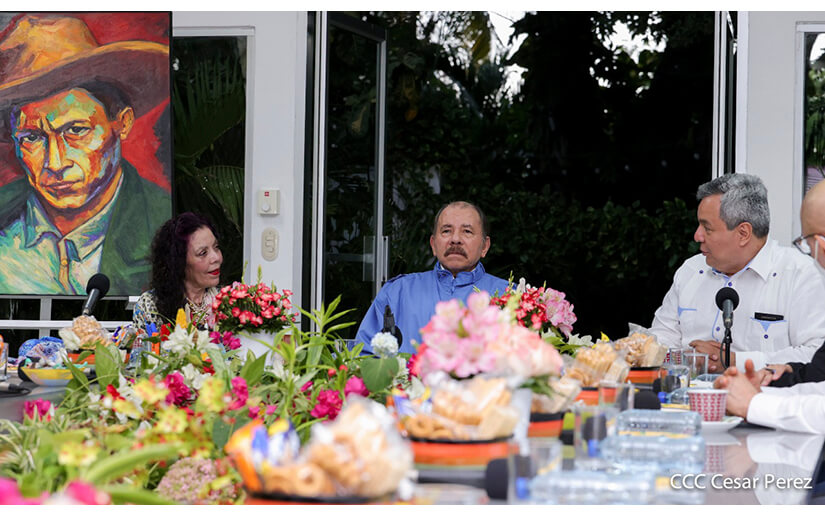 Presidente Daniel Ortega y compañera Rosario en encuentro con Presidente del BCIE