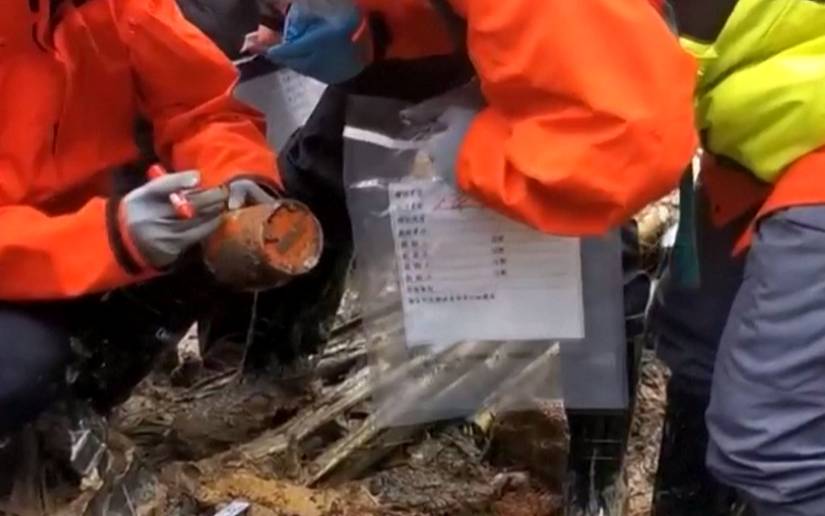 Recuperan una de las cajas negras del avión siniestrado en China