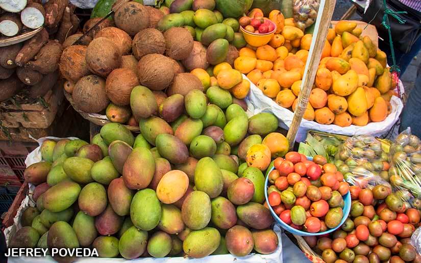Frutas, verduras y artículos de verano se ofertan a precios bajos en el Mercado Mayoreo