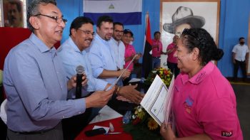 Entregan títulos de propiedad a Cooperativas del Transporte Urbano Colectivo de Managua