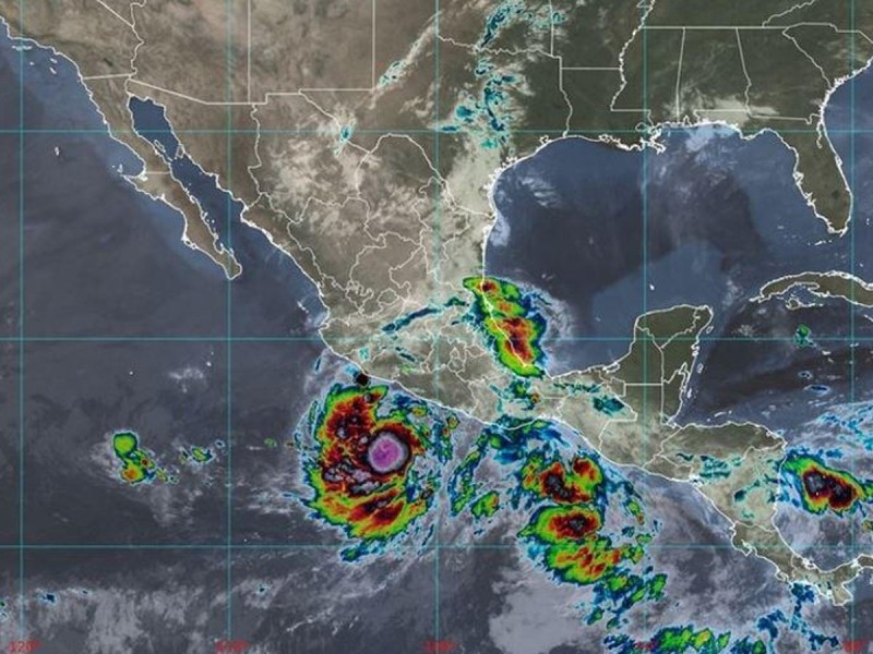 Blas se intensifica a huracán de categoría 1 cerca de la costa de México