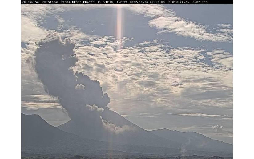 INETER reporta explosión de gases y ceniza en el volcán San Cristóbal