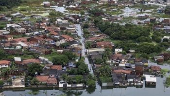 Fuertes lluvias azotan a las familias en Brasil