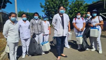 Nicaragüenses se suman a la vacunación en Barrio Santa Elena
