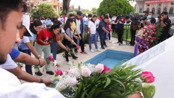 Una flor para el Comandante Carlos Fonseca Amador, Padre de la Revolución