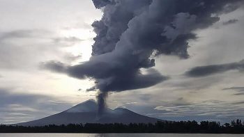 Volcán Ulawun entra en erupción en Papúa Nueva Guinea