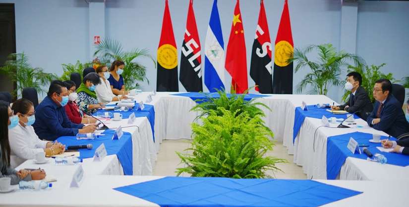 Embajador de China en Nicaragua con entidades del gobierno