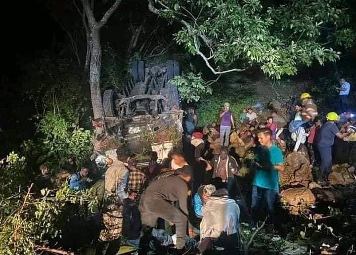 Fuerte accidente de tránsito deja al menos 18 fallecidos en la cuesta de La Cucamonga, Estelí