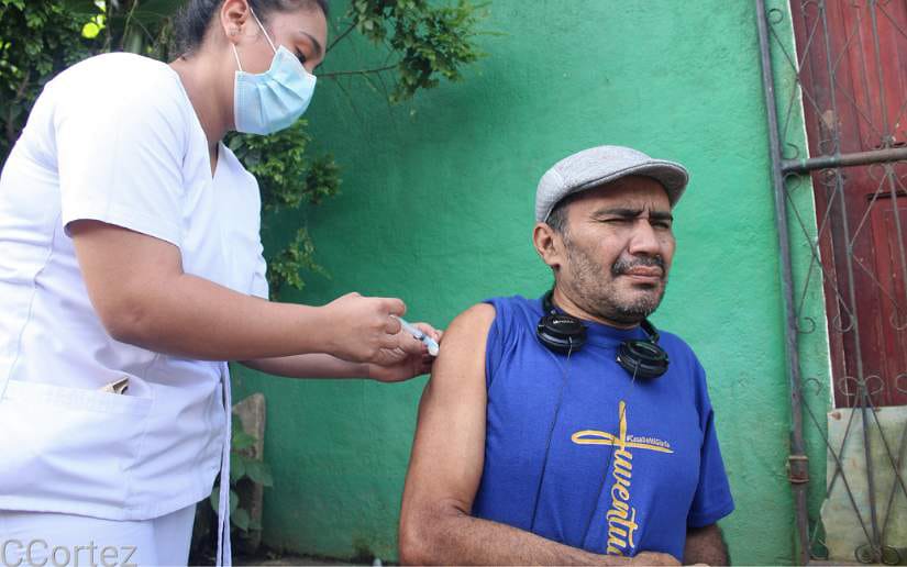 Pobladores completan y renuevan esquemas de vacunación anticovid en Ticuantepe 