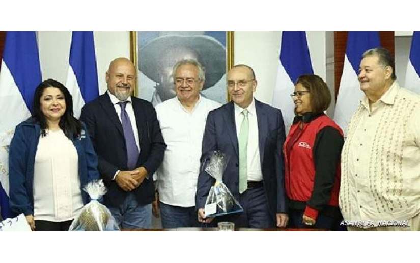 Presidente del Parlamento nicaragüense recibe a senadores italianos