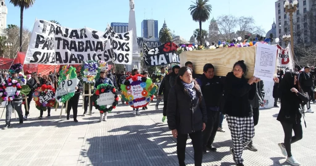 Argentina: Organizaciones marchan por un aumento del salario mínimo