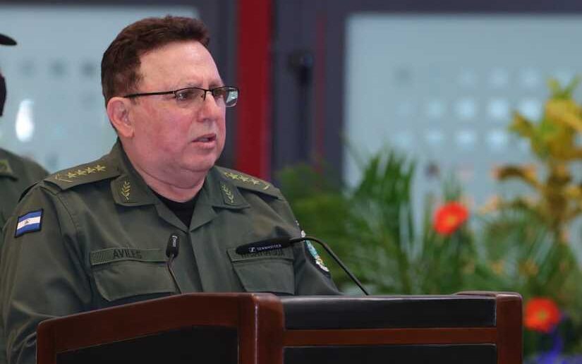 Jefe del Ejército destaca compromiso de la Fuerza Naval por resguardar la soberanía