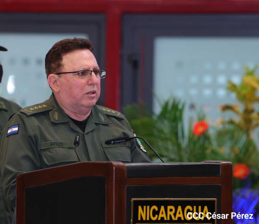 Jefe del Ejército destaca compromiso de la Fuerza Naval por resguardar la soberanía