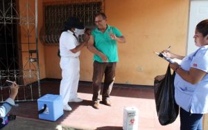 MINSA inmuniza contra la Covid-19 a pobladores del barrio San Luis
