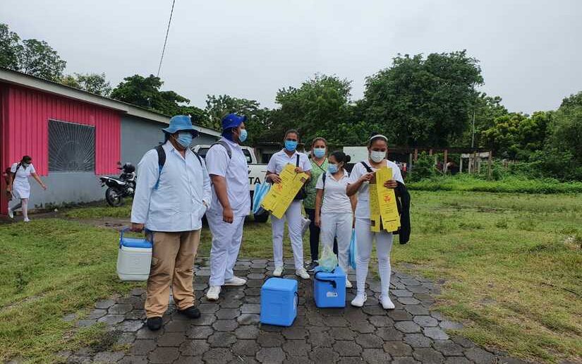 Más familias de la comarca San Juan de La Plywood se inmunizan contra el coronavirus