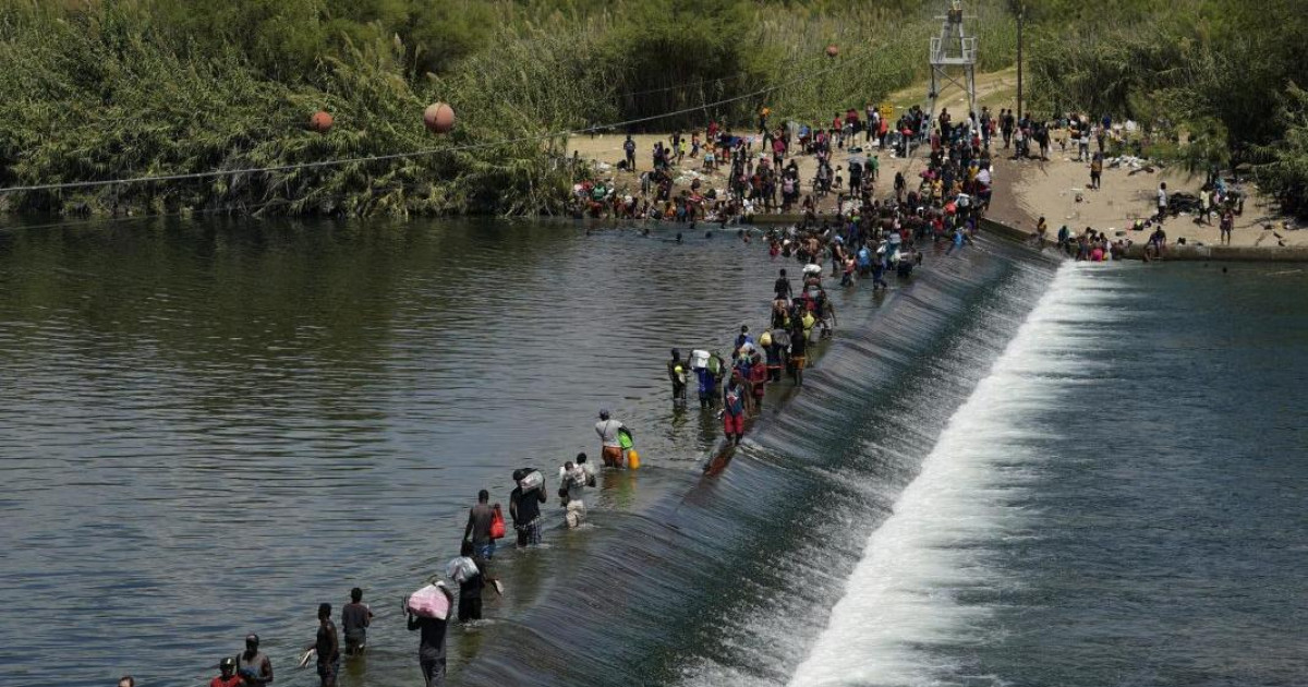 Casi 500 migrantes fueron abandonados en el Río Bravo