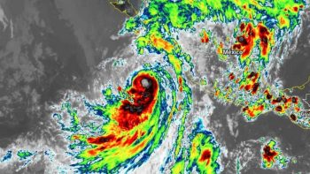 Vientos de huracán Kay bajan a categoría 1 frente a península mexicana Baja California