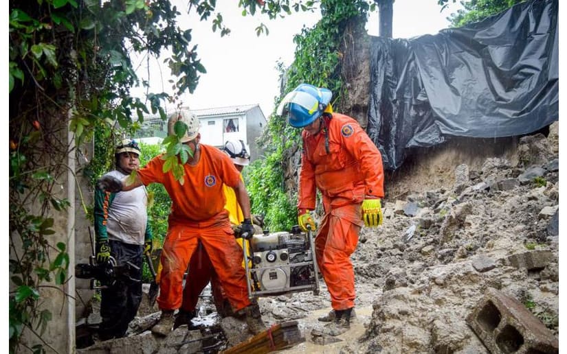 Con muerte de menor aumentan a 10 fallecidos por tormenta Julia en El Salvador