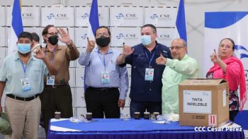 Constatan la calidad de la tinta indeleble para las Elecciones Municipales 2022