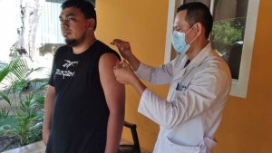 Familias de Ticuantepe reciben dosis de refuerzo contra la Covid-19