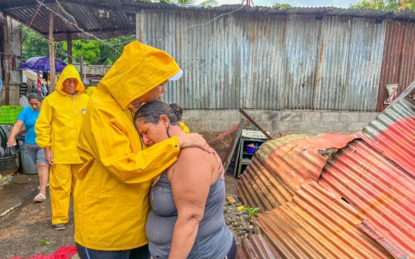 Instituciones de Gobierno atienden a familias afectadas por el huracán Julia