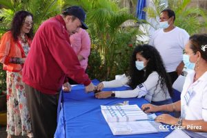 Comandante Daniel Ortega Saavedra ejerce su derecho al voto este 06 de noviembre