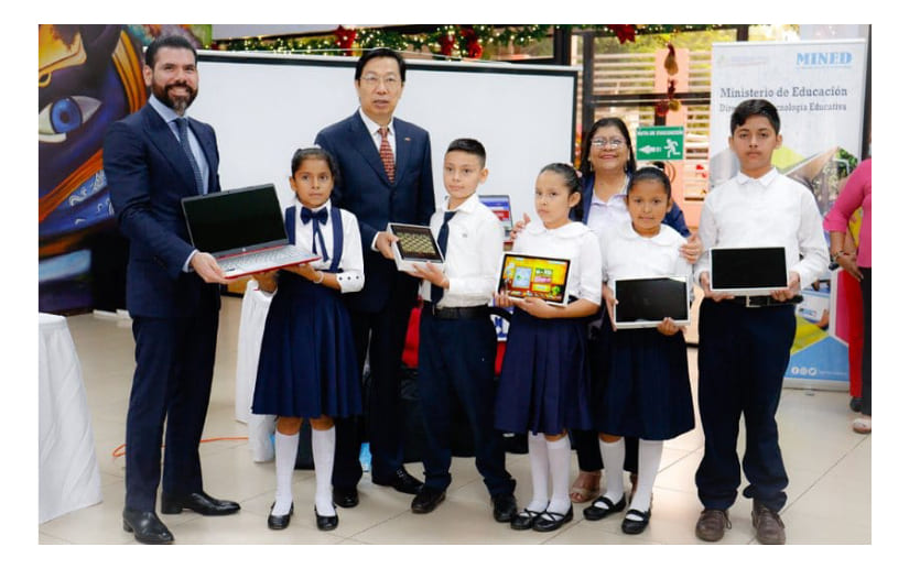 Gobierno de la República de China entrega kits tecnológicos al Ministerio de Educación