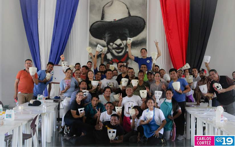 Instructores de danza de Nicaragua reciben taller de elaboración de máscaras