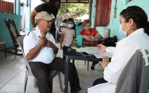 Pobladores del barrio 14 de junio reciben atención médica especializada 