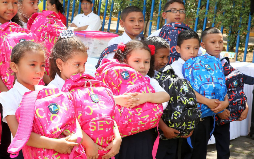 Nicaragua inicia traslado de mochilas escolares para niños de todo el país