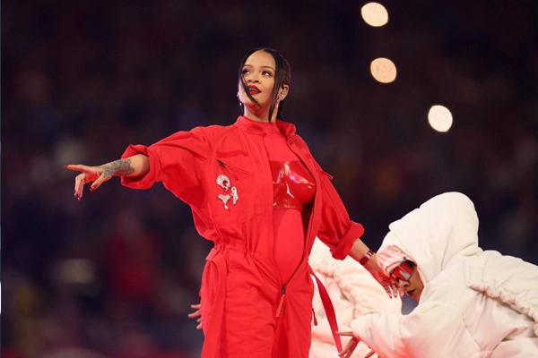 Así fue el espectacular show de medio tiempo de Rihanna en el Super Bowl 2023