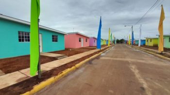 100 familias cumplen el sueño de tener su propia vivienda digna en Villa Santiago