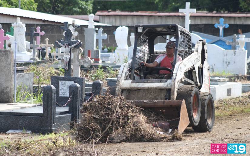 Inician limpieza de cementerios en Managua