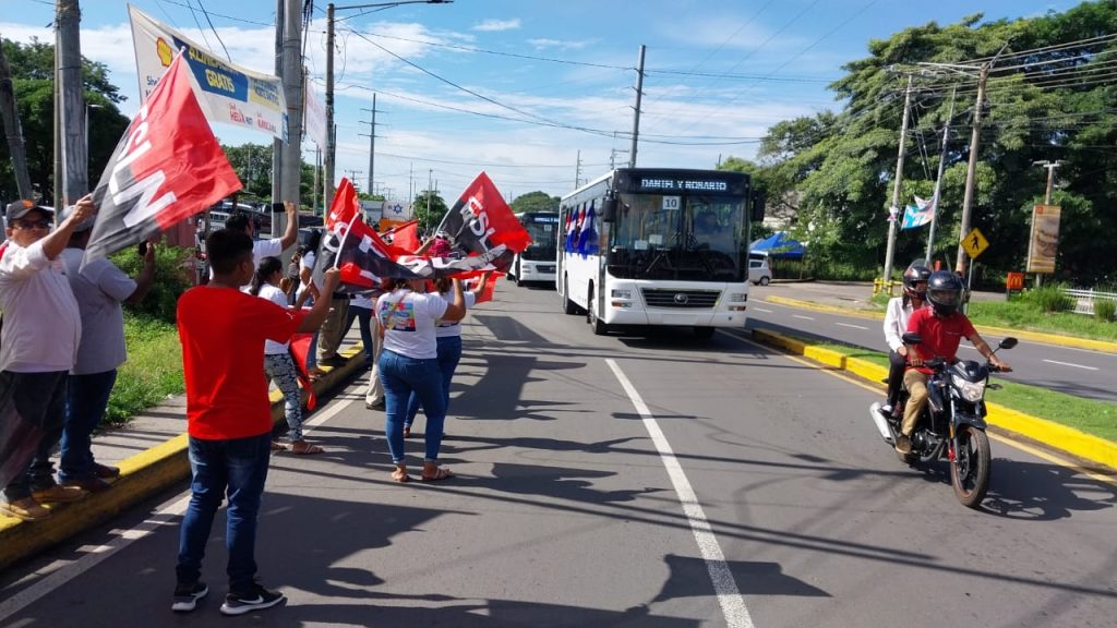 250 nuevas unidades de buses, procedentes de la hermana República Popular China, salen de Puerto Corinto rumbo a Managua.