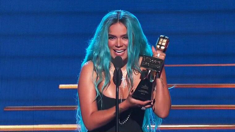 Karol G se corona como Artista del Año, Femenina en los Premios Billboard 2021.