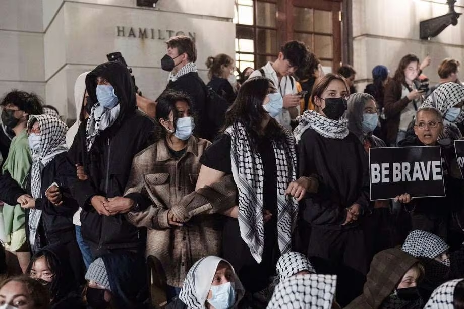 Policía desaloja con violencia a manifestantes Pro Palestina en la Universidad de Columbia, Nueva York