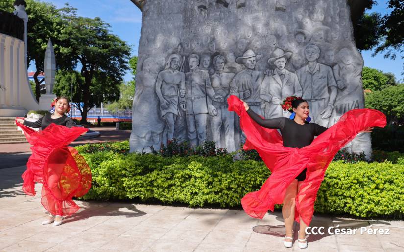 Juventud Sandinista coloca ofrendas florales en homenaje al General Benjamín Zeledón