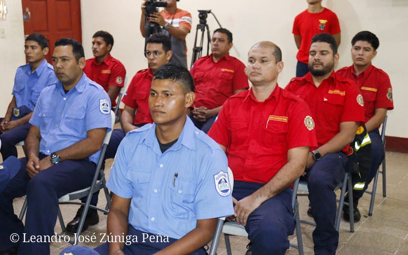 Bomberos Unidos siguen perfeccionando su técnica en el curso de Extinción de Incendio Estructural