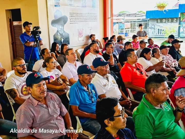Presentan en Masaya el libro "Temprano Resplandor" del poeta Carlos Martínez Rivas 