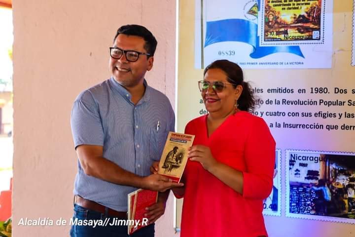 Presentan en Masaya el libro "Temprano Resplandor" del poeta Carlos Martínez Rivas 